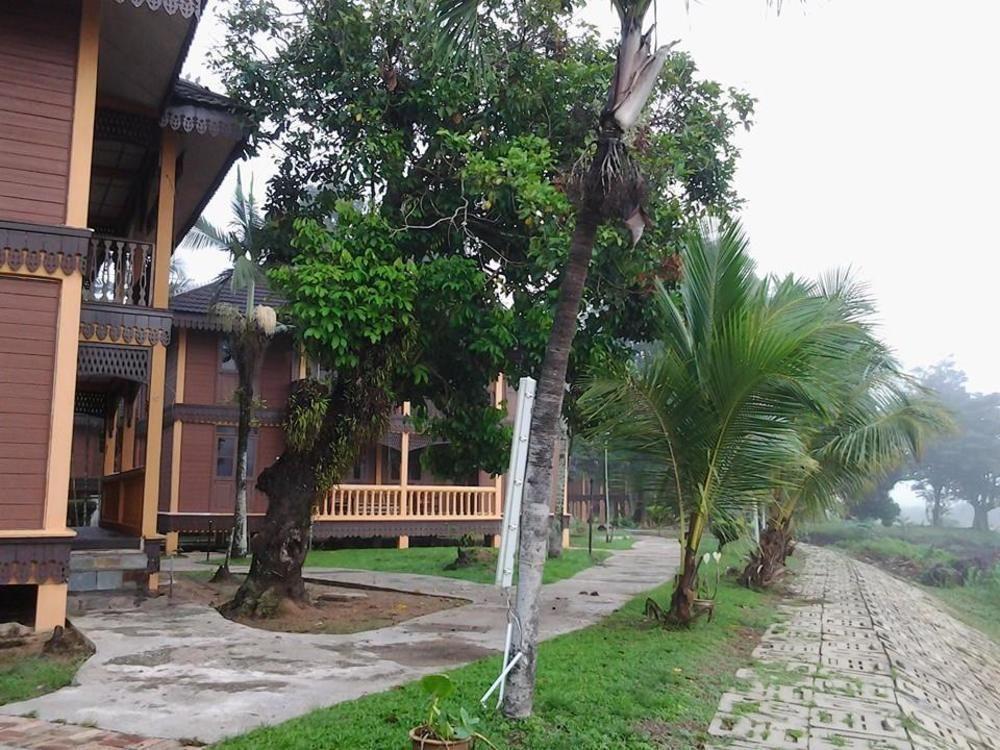 Green Village Pasir Salak Eco River Resort Kampung Gajah  Exterior foto