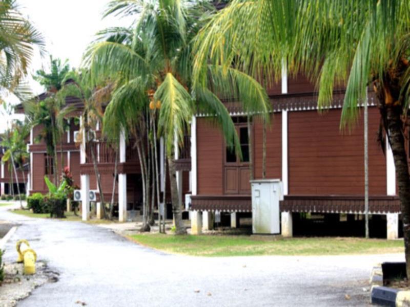 Green Village Pasir Salak Eco River Resort Kampung Gajah  Exterior foto