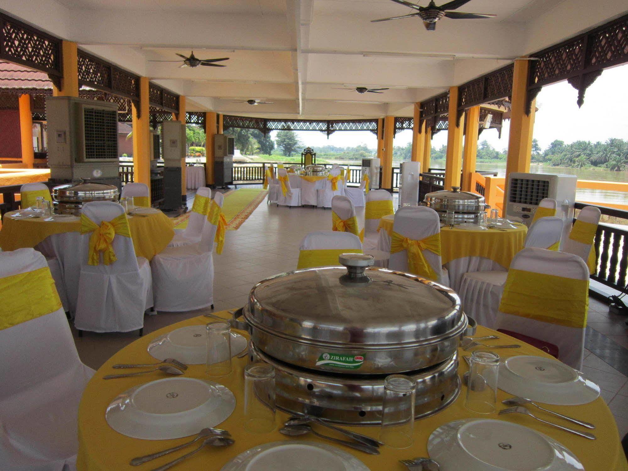 Green Village Pasir Salak Eco River Resort Kampung Gajah  Exterior foto