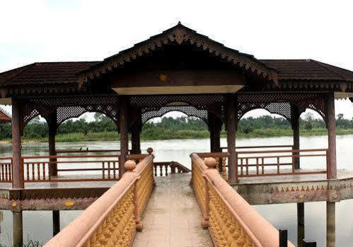Green Village Pasir Salak Eco River Resort Kampung Gajah  Exterior foto