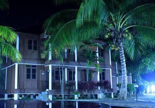 Green Village Pasir Salak Eco River Resort Kampung Gajah  Exterior foto